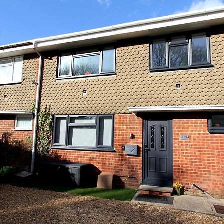 Crown Meadow - 4 Bedroom House - Heathrow - Excellentstays Colnbrook Экстерьер фото